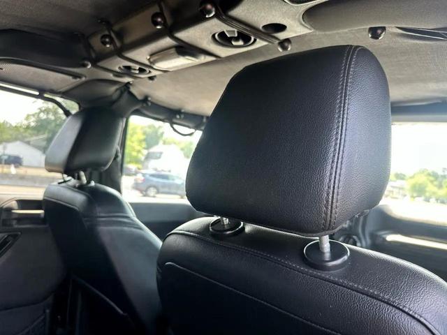 Photo of 2015 Black Clearcoat Jeep Wrangler Unlimited
