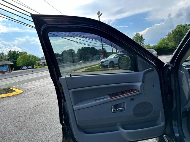 Photo of 2006 Black Clearcoat Jeep Grand Cherokee