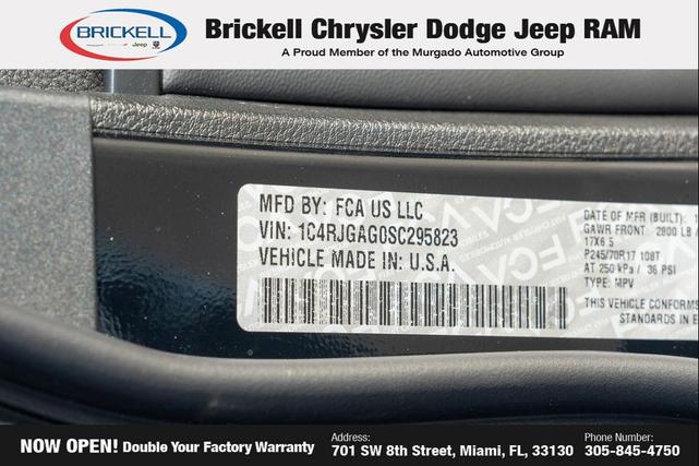Photo of 2025 Diamond Black Crystal Pearlcoat Jeep Grand Cherokee