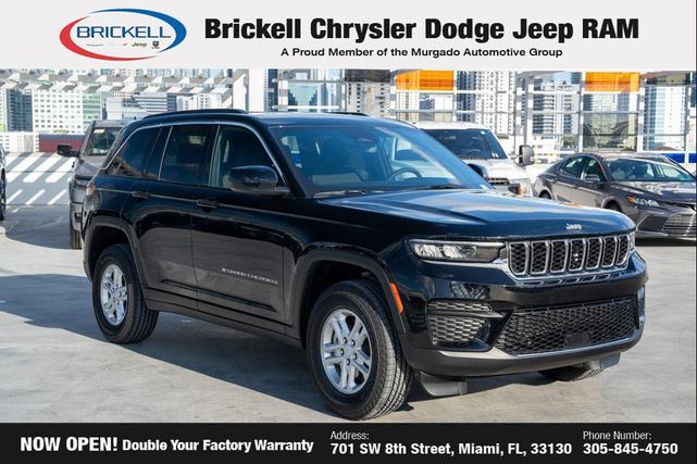 Photo of 2025 Diamond Black Crystal Pearlcoat Jeep Grand Cherokee