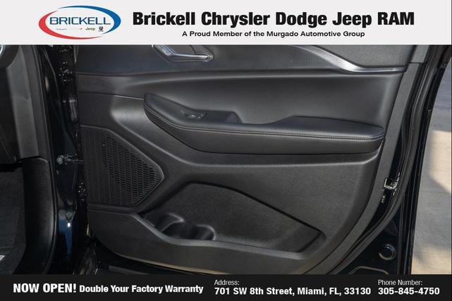 Photo of 2025 Diamond Black Crystal Pearlcoat Jeep Grand Cherokee