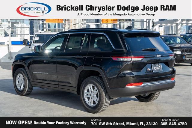 Photo of 2025 Diamond Black Crystal Pearlcoat Jeep Grand Cherokee