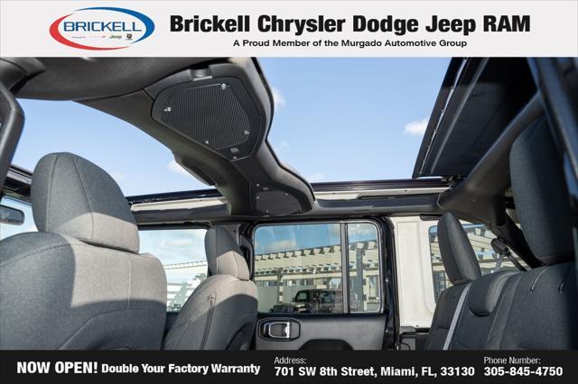 Photo of 2025 Black Clearcoat Jeep Wrangler