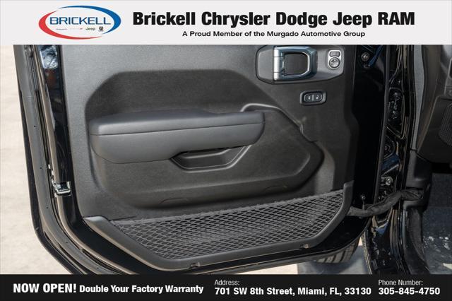 Photo of 2025 Black Clearcoat Jeep Wrangler