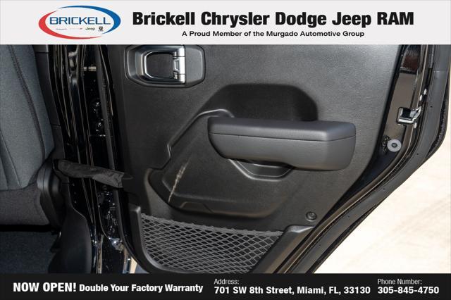 Photo of 2025 Black Clearcoat Jeep Wrangler