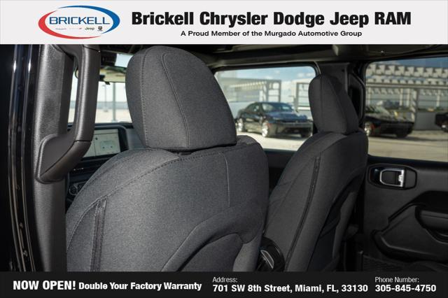 Photo of 2025 Black Clearcoat Jeep Wrangler