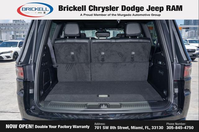 Photo of 2025 Diamond Black Crystal Pearlcoat Jeep Wagoneer