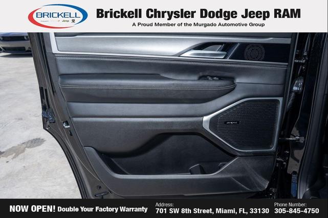Photo of 2025 Diamond Black Crystal Pearlcoat Jeep Wagoneer
