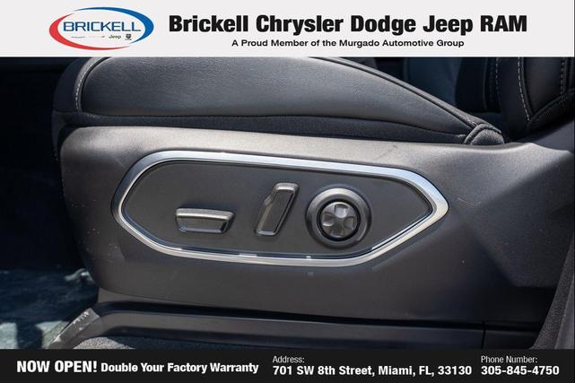 Photo of 2025 Diamond Black Crystal Pearlcoat Jeep Wagoneer