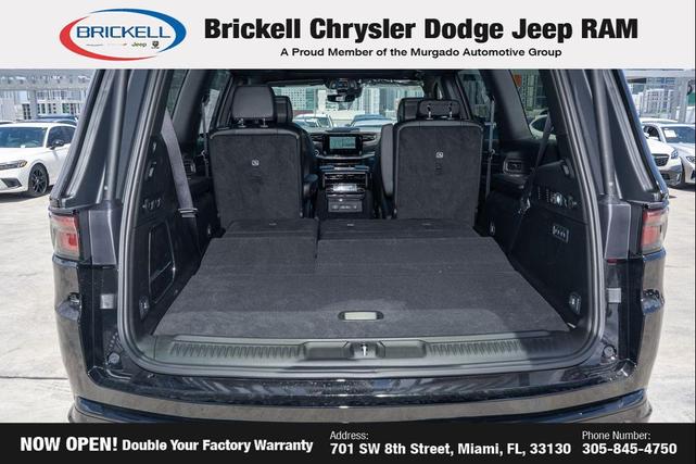 Photo of 2025 Diamond Black Crystal Pearlcoat Jeep Wagoneer