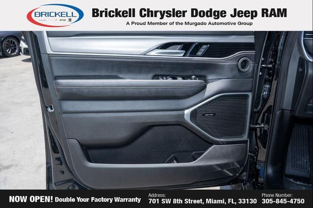 Photo of 2025 Diamond Black Crystal Pearlcoat Jeep Wagoneer