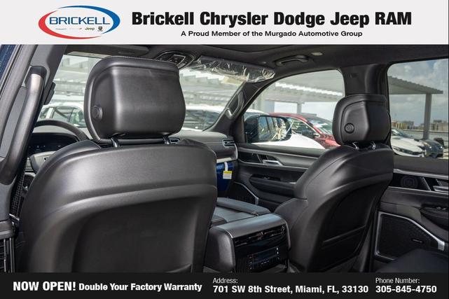 Photo of 2025 Diamond Black Crystal Pearlcoat Jeep Wagoneer