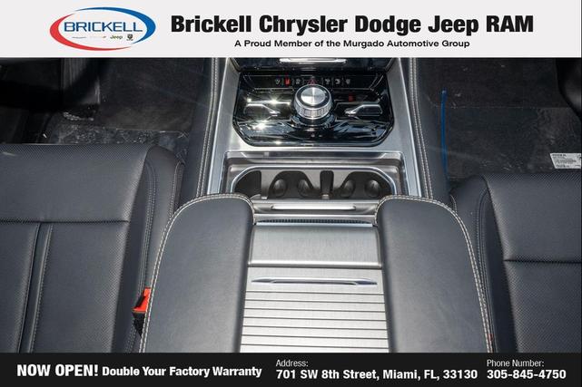 Photo of 2025 Diamond Black Crystal Pearlcoat Jeep Wagoneer