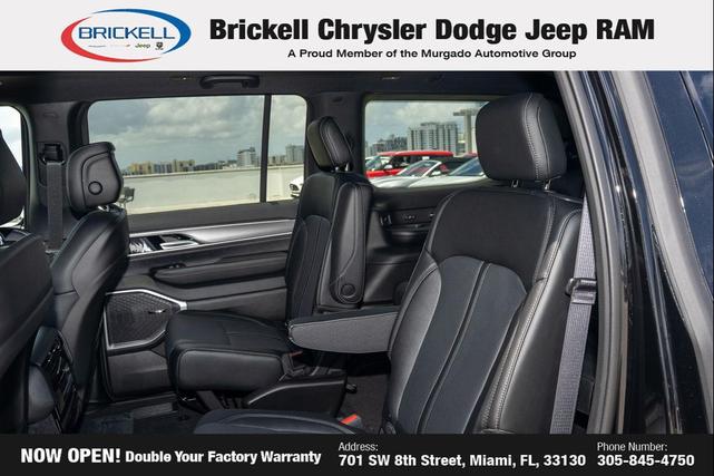 Photo of 2025 Diamond Black Crystal Pearlcoat Jeep Wagoneer