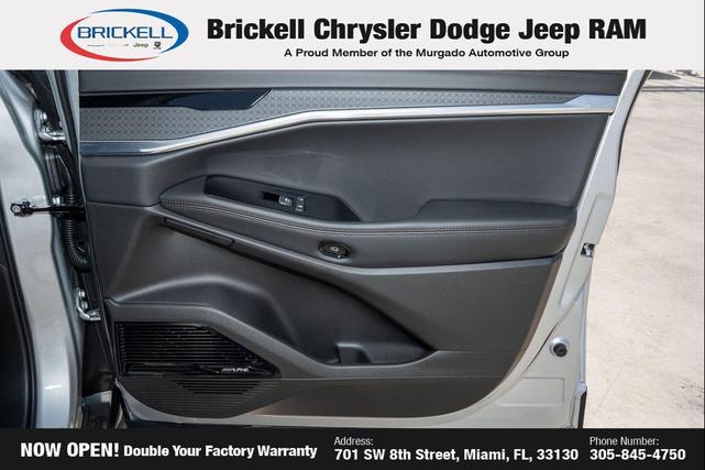 Photo of 2025 Silver Zynith Clearcoat Jeep Wagoneer S