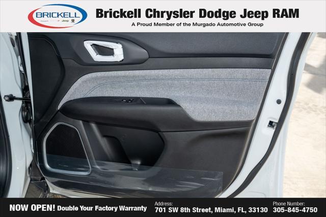 Photo of 2025 Bright White Clearcoat Jeep Compass