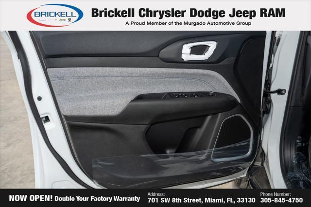 Photo of 2025 Bright White Clearcoat Jeep Compass