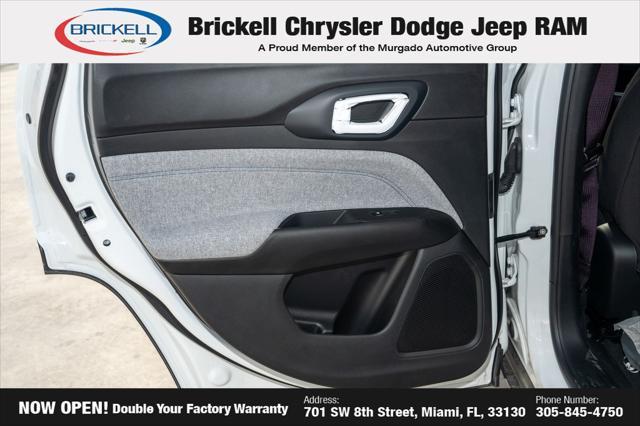 Photo of 2025 Bright White Clearcoat Jeep Compass