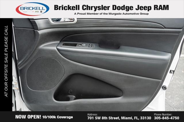 Photo of 2022 Bright White Clearcoat Jeep Grand Cherokee