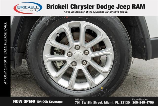 Photo of 2022 Bright White Clearcoat Jeep Grand Cherokee
