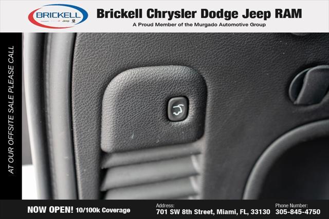 Photo of 2022 Bright White Clearcoat Jeep Grand Cherokee