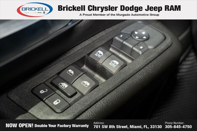 Photo of 2025 Diamond Black Crystal Pearlcoat RAM 1500