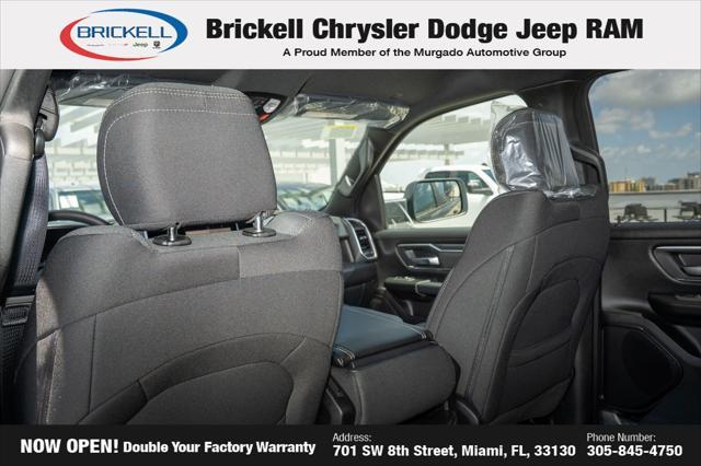 Photo of 2025 Diamond Black Crystal Pearlcoat RAM 1500