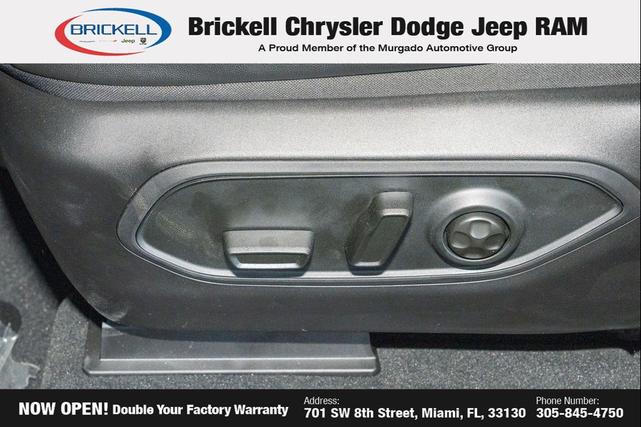 Photo of 2025 Diamond Black Crystal Pearlcoat Jeep Grand Cherokee