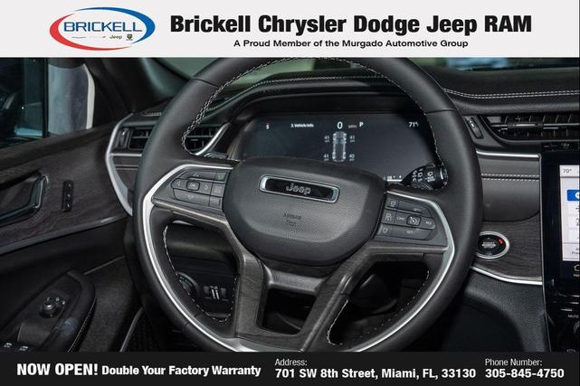 Photo of 2025 Diamond Black Crystal Pearlcoat Jeep Grand Cherokee