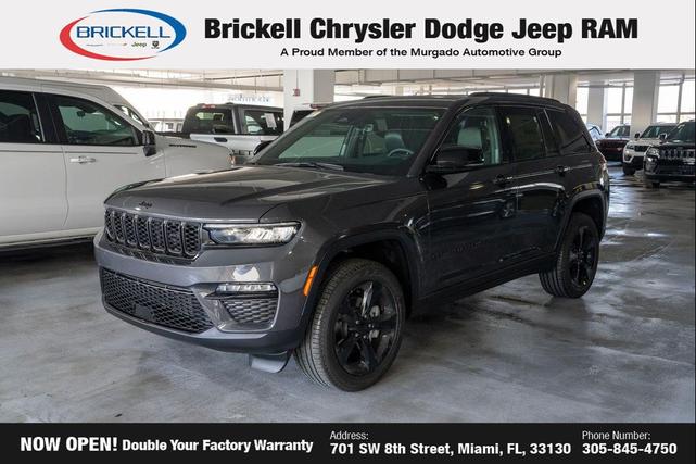 Photo of 2025 Diamond Black Crystal Pearlcoat Jeep Grand Cherokee