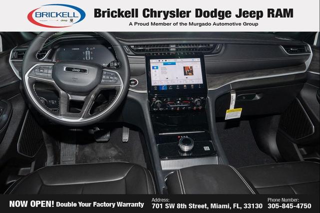 Photo of 2025 Diamond Black Crystal Pearlcoat Jeep Grand Cherokee