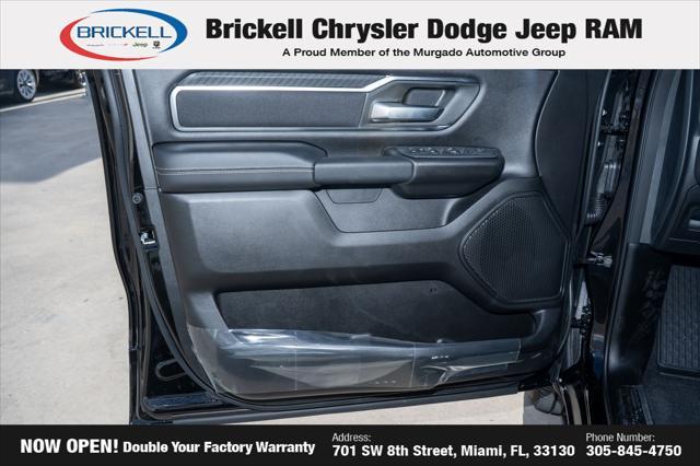 Photo of 2025 Diamond Black Crystal Pearlcoat RAM 1500