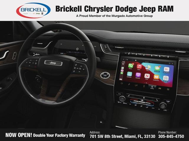 Photo of 2025 Bright White Clearcoat Jeep Grand Cherokee
