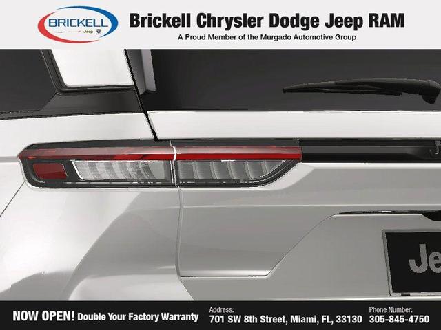 Photo of 2025 Bright White Clearcoat Jeep Grand Cherokee