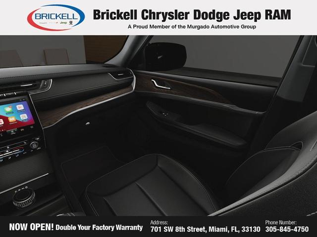 Photo of 2025 Bright White Clearcoat Jeep Grand Cherokee