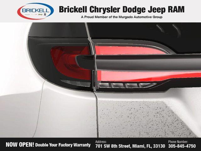 Photo of 2025 Ceramic Gray Clearcoat Chrysler Pacifica