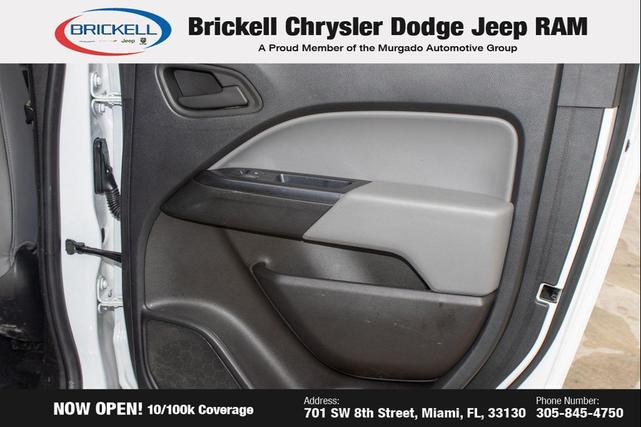Photo of 2022 Summit White GMC Canyon