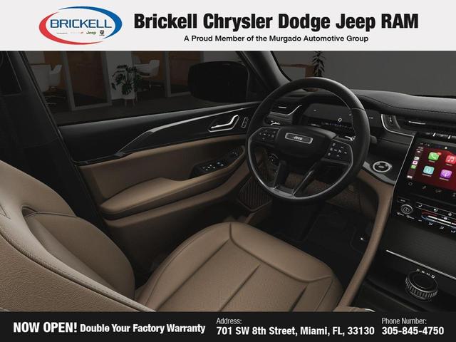 Photo of 2025 Bright White Clearcoat Jeep Grand Cherokee