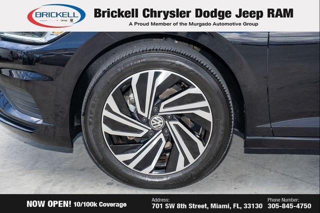Photo of 2021 Deep Black Pearl Volkswagen Jetta