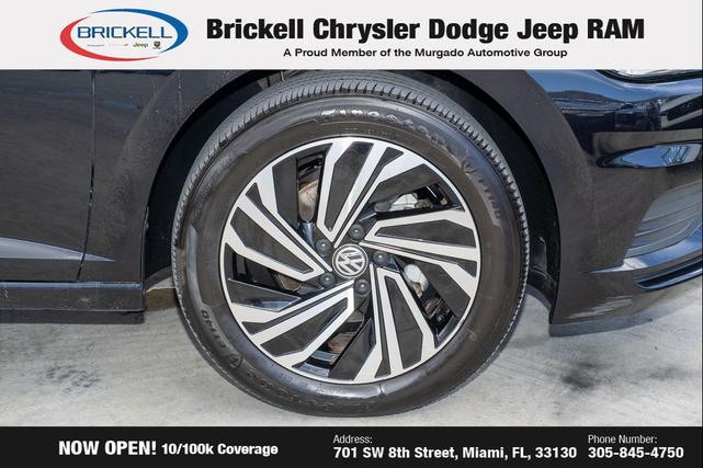 Photo of 2021 Deep Black Pearl Volkswagen Jetta