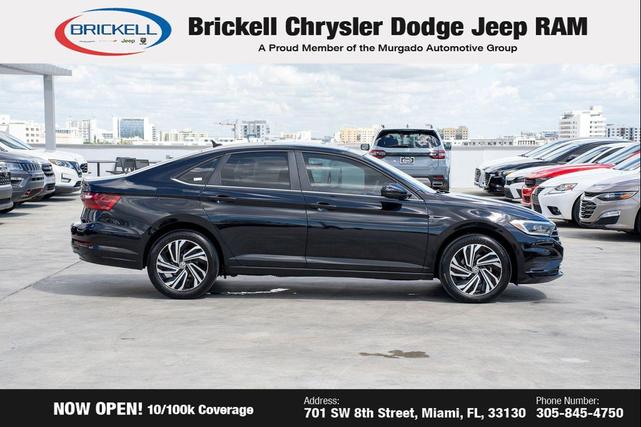 Photo of 2021 Deep Black Pearl Volkswagen Jetta