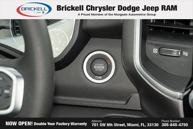 Photo of 2025 Diamond Black Crystal Pearlcoat RAM 1500