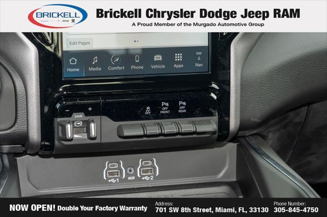 Photo of 2025 Diamond Black Crystal Pearlcoat RAM 1500