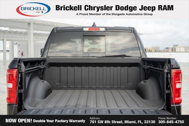 Photo of 2025 Diamond Black Crystal Pearlcoat RAM 1500