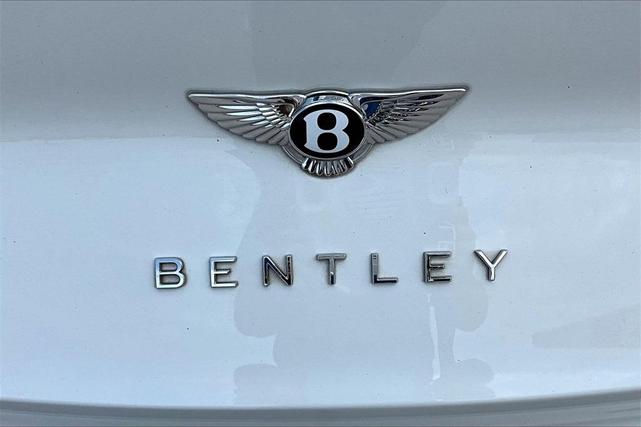 Photo of 2022 Glacier White Bentley Bentayga