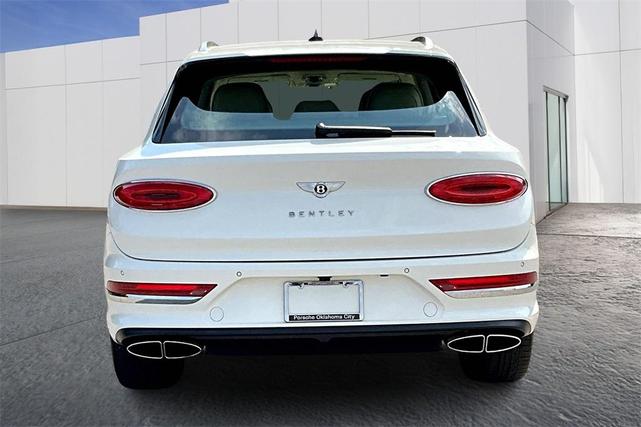 Photo of 2022 Glacier White Bentley Bentayga