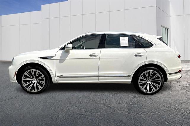 Photo of 2022 Glacier White Bentley Bentayga