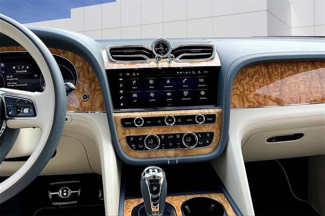 Photo of 2022 Glacier White Bentley Bentayga