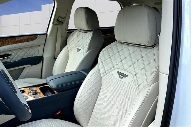 Photo of 2022 Glacier White Bentley Bentayga