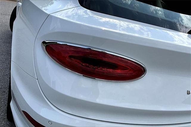 Photo of 2022 Glacier White Bentley Bentayga